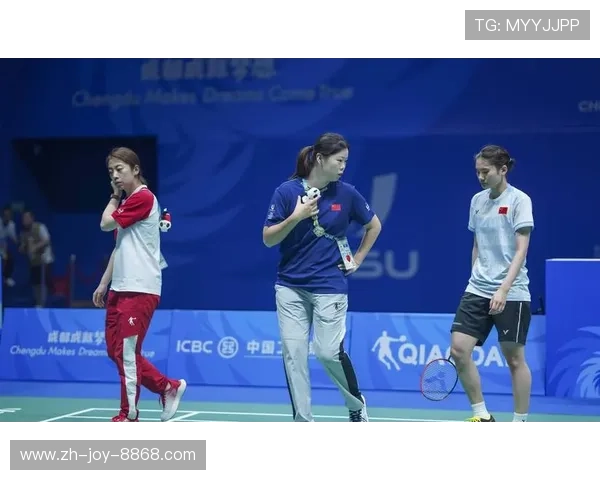 成都羽毛球队在联合会杯中的拼搏历程与荣耀时刻回顾